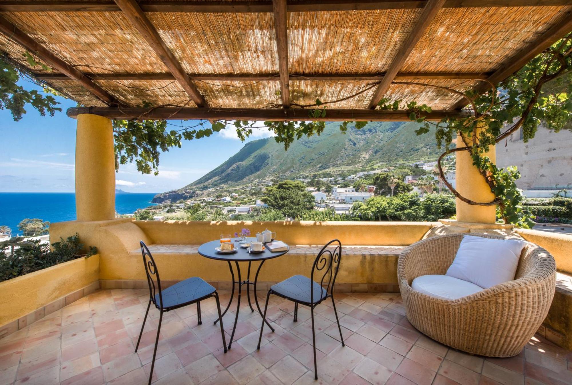 Hotel Ravesi Malfa  Exteriör bild